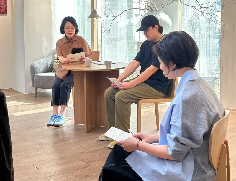 이미향(좌측), 우창민(중앙) 작가, 장은미 대표(우측) (사진: 몽고트갤러리)
